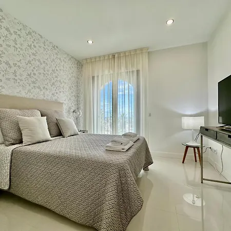 Апартаменты La Paloma Seaview *
